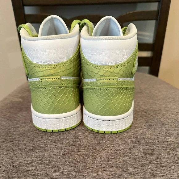 Air Jordan 1 Mid SE Green Python 2022 Womens Size 7 - Picture 6 of 11